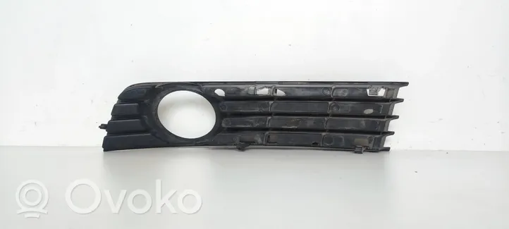 Audi A4 S4 B6 8E 8H Grille inférieure de pare-chocs avant 