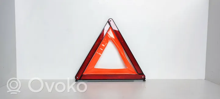 Audi A3 S3 8P Triangle d'avertissement 7L0860251