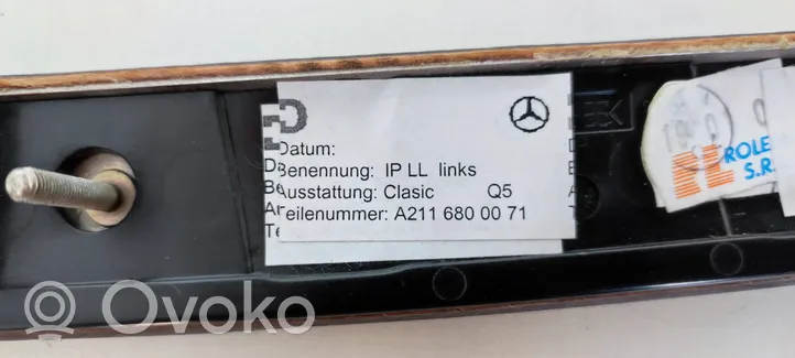 Mercedes-Benz E W211 Kojelaudan hansikaslokeron lista A2116800071