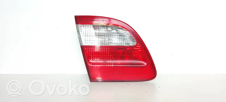 Mercedes-Benz E W211 Luci posteriori del portellone del bagagliaio A2118201364