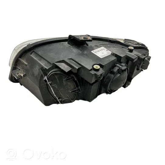 Audi A4 S4 B7 8E 8H Lampa przednia 8E0941004AJ