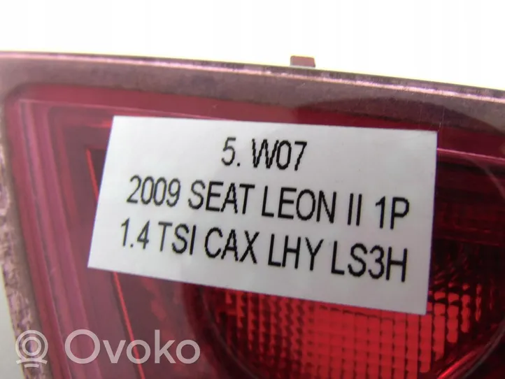 Seat Leon (1P) Takaluukun takavalot 1P0945093G