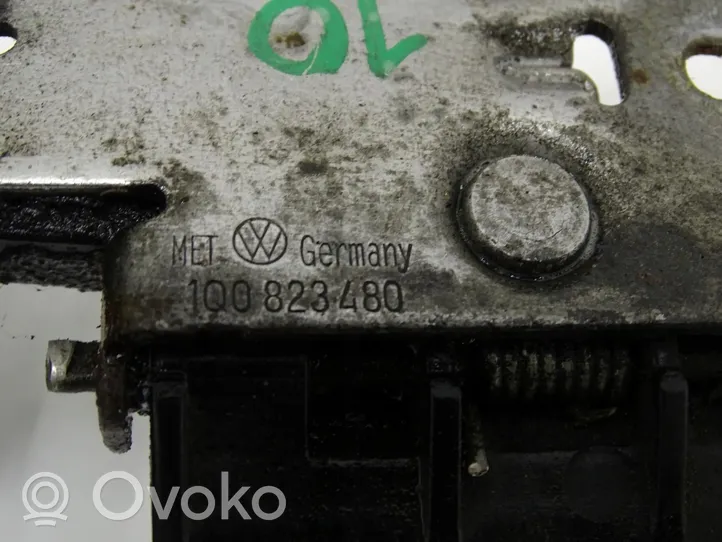 Volkswagen Eos Konepellin lukituksen vastakappale 14898523660