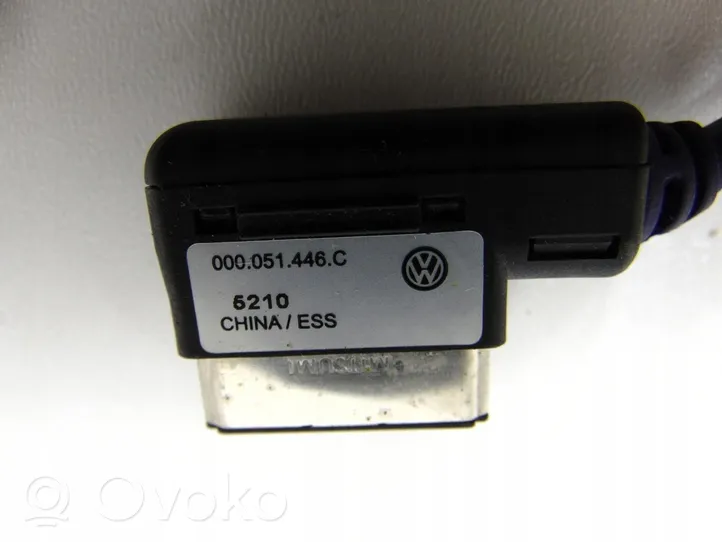 Volkswagen PASSAT B7 Connecteur/prise USB 000051446C