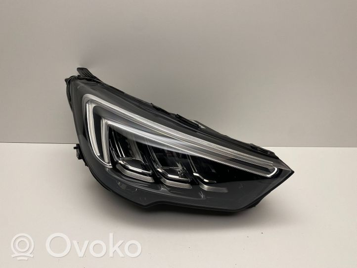 Opel Crossland X Lampa przednia 39153432