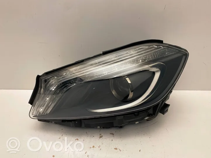 Mercedes-Benz A W176 Lampa przednia A1768201161