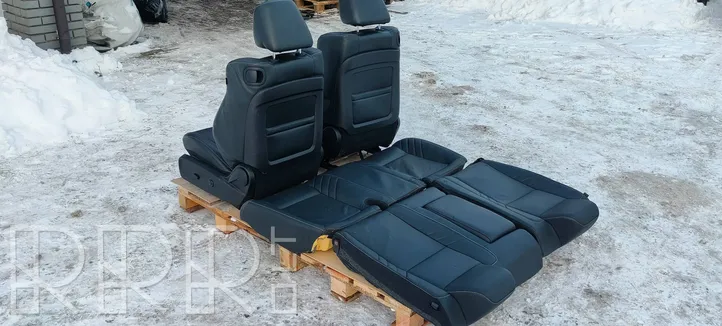 Dodge Challenger Seat set 