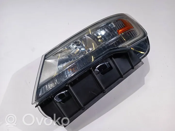 Ford Explorer Lampa przednia 