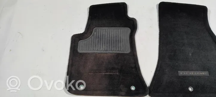 Dodge Challenger Set di tappetini per auto 42858J