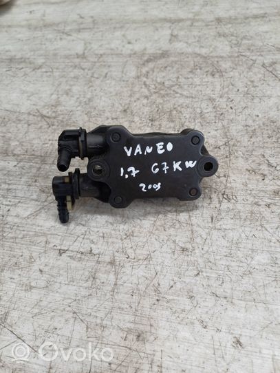 Mercedes-Benz Vaneo W414 Polttoaineen ruiskutuksen suurpainepumppu A6110900350