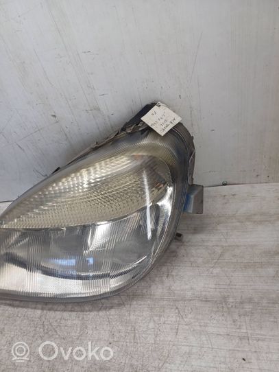 Mercedes-Benz Vaneo W414 Lampa przednia A4148200061