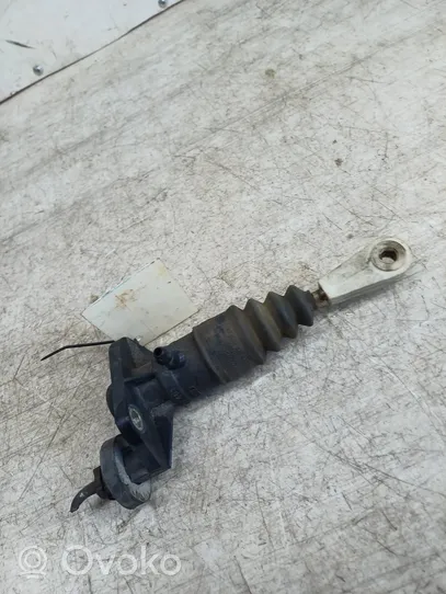 Volkswagen PASSAT B5 Główny cylinder sprzęgła 8E1721401