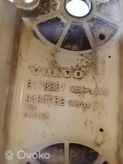 Volvo V70 Tuulilasinpesimen nestesäiliö 9178881