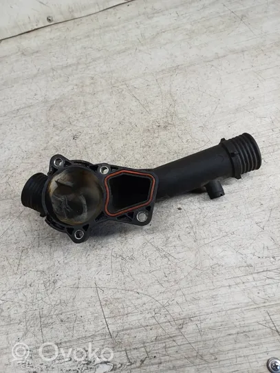 BMW 5 E39 Boîtier de thermostat / thermostat 23740624