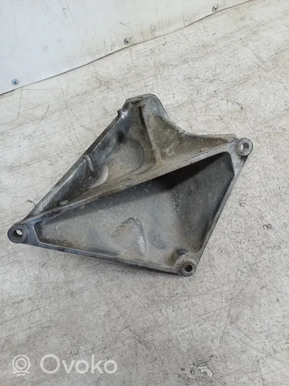 BMW 3 E46 Engine mounting bracket 6750107