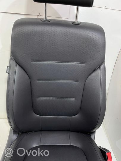 Volkswagen Touareg II Fotel przedni pasażera 7P |00000000000  PODGRZEW