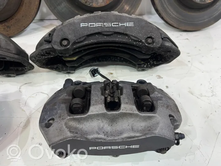 Porsche Cayenne (92A) Set dischi freno e pinze 