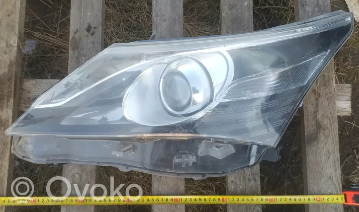 Toyota Avensis T270 Lampa przednia 10100-17685