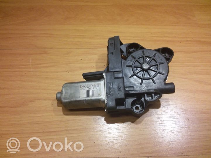 Volvo V70 Front door window regulator motor 970713102