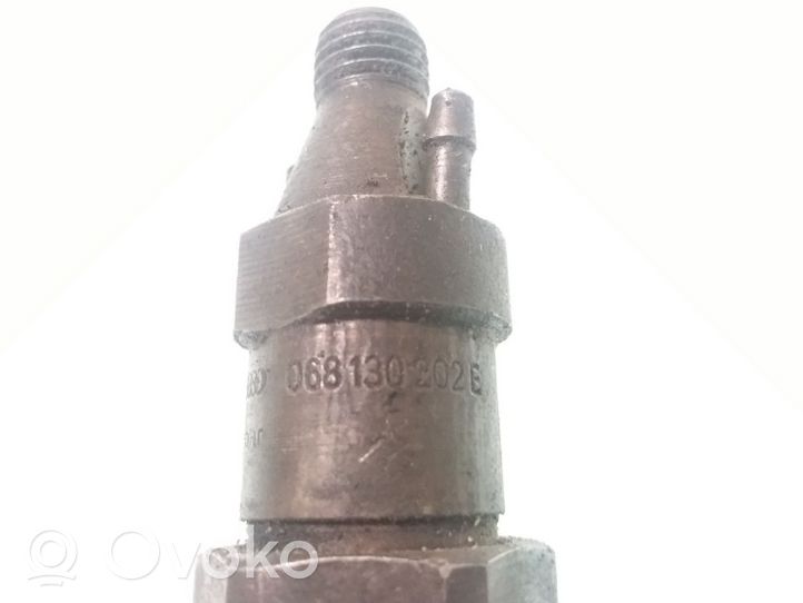 Volkswagen PASSAT B3 Injecteur de carburant 068130202E