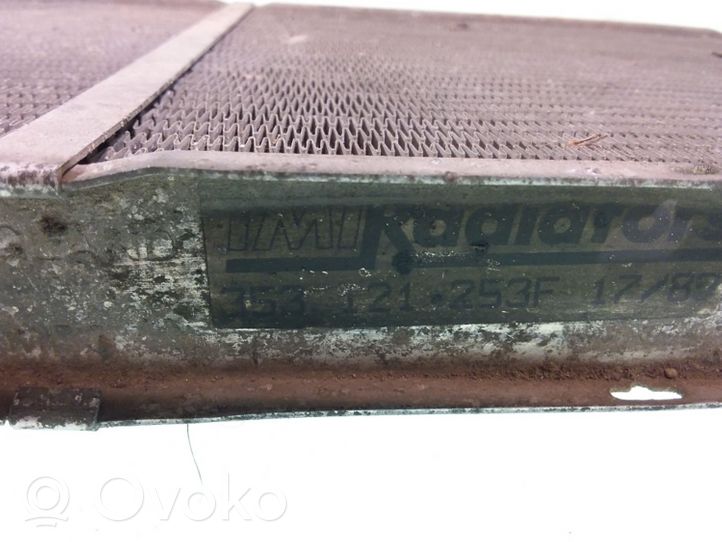 Volkswagen PASSAT B3 Dzesēšanas šķidruma radiators 353121253F