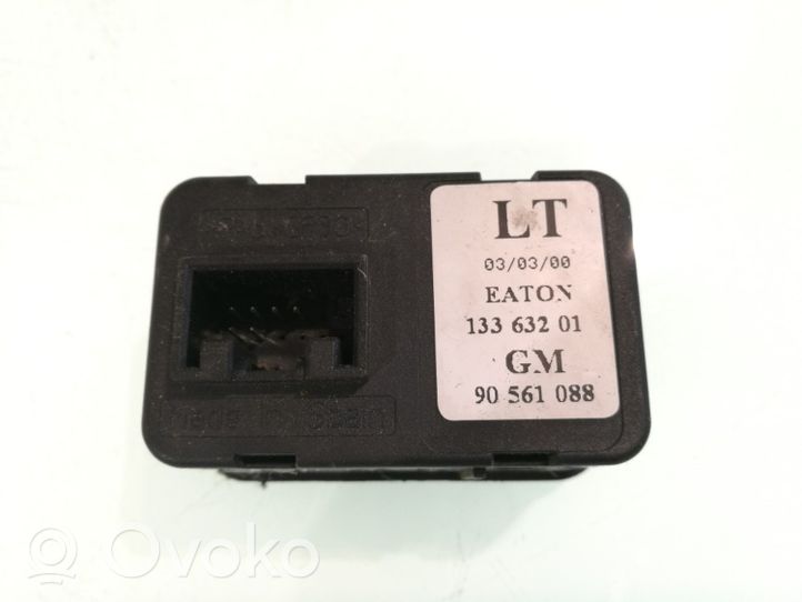 Opel Astra G Electric window control switch 90561088