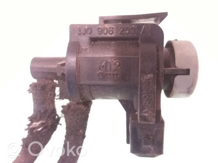 Audi A4 S4 B5 8D Valve vacuum 1J0906283A