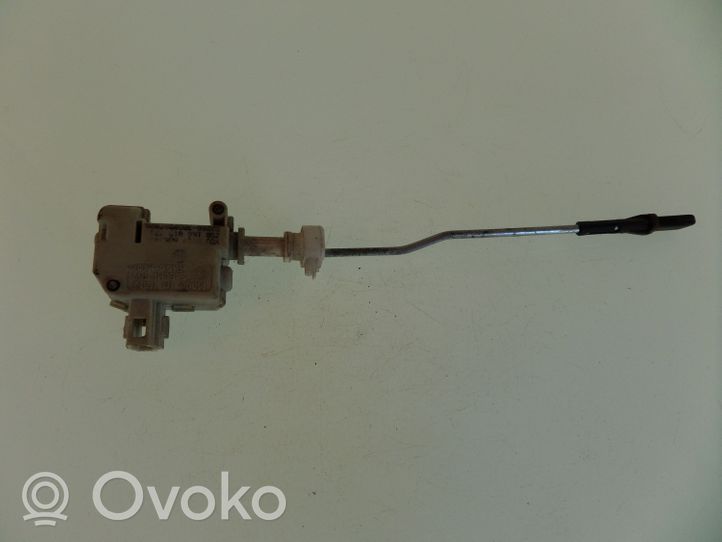 Volkswagen Golf V Serratura del tappo del serbatoio del carburante 1K6810773