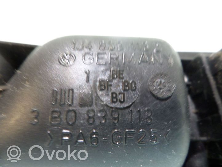 Volkswagen PASSAT B5 Takaoven sisäkahvan kehys 3B0839113