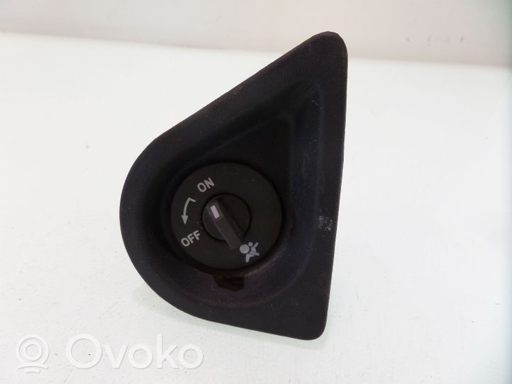 Renault Trafic I Passenger airbag on/off switch 8200407693