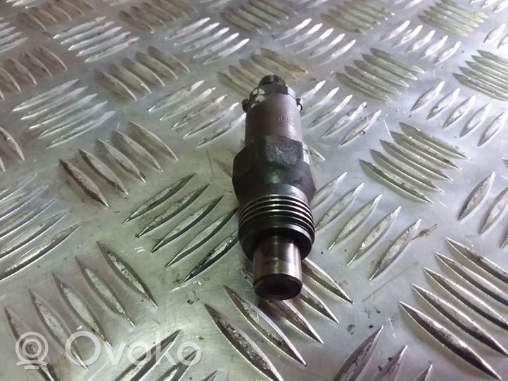 Renault Kangoo I Fuel injector LCR7365405