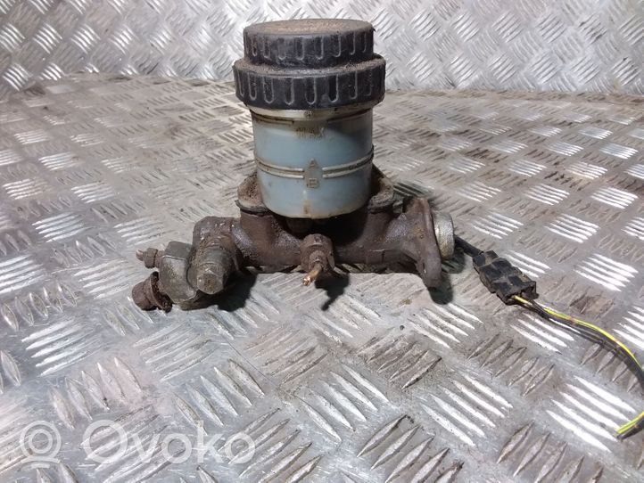 Mitsubishi Pajero Master brake cylinder 