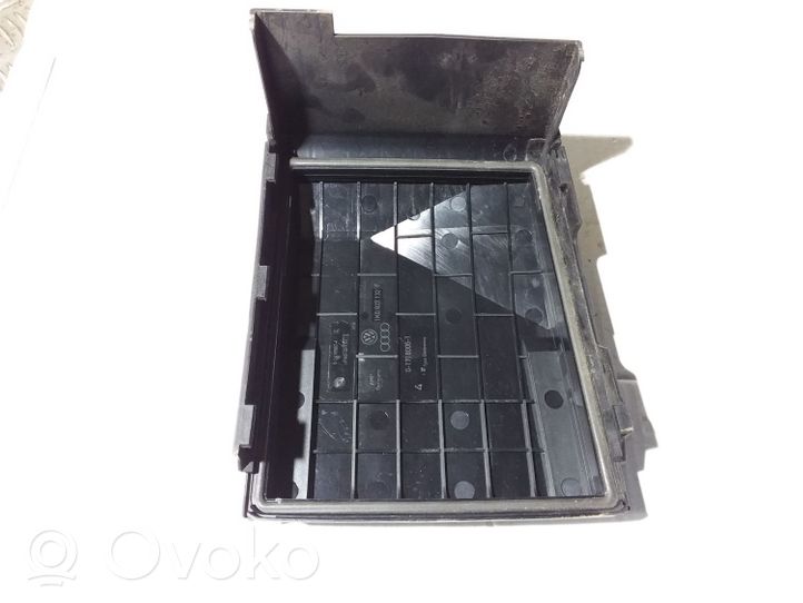 Audi A3 S3 A3 Sportback 8P Fuse box cover 1K0937132F