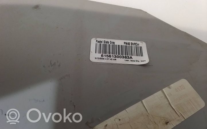 Dodge Caliber Osłona dźwigni hamulca ręcznego skóra / tkanina 61561300383A