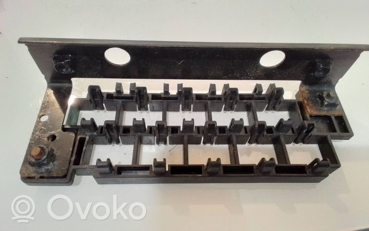 Volkswagen Transporter - Caravelle T5 Relay mounting block 7H0937341A