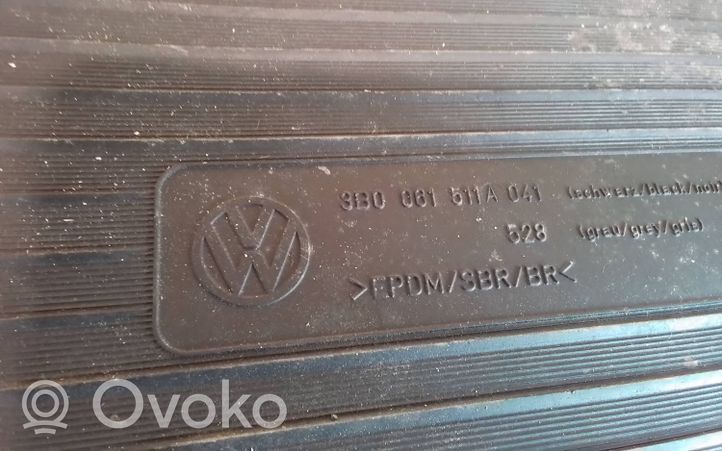 Volkswagen PASSAT B5 Takaistuintilan matto 3B0061511A