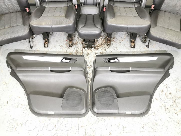 Mercedes-Benz R W251 Conjunto de molduras de la puertas y los asientos 