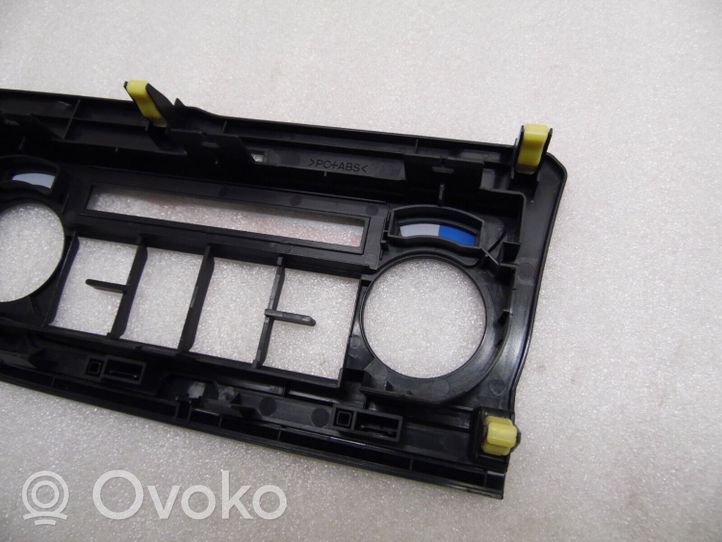 Toyota Auris E180 Console centrale, commande chauffage/clim 