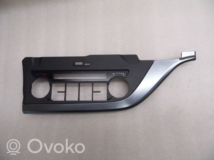 Toyota Auris E180 Console centrale, commande chauffage/clim 