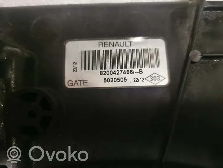 Renault Kangoo II Jäähdyttimen jäähdytinpuhaltimen suojus 8240550