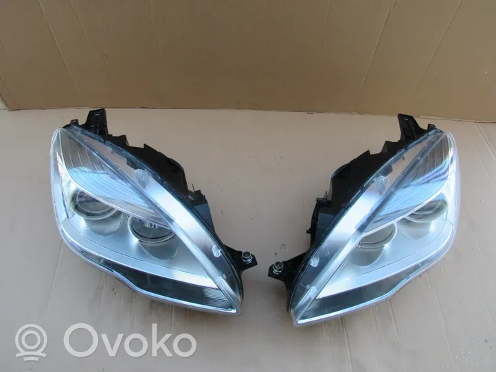 Mercedes-Benz R W251 Lampy przednie / Komplet 2518206761