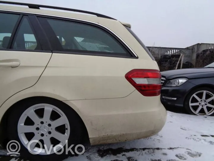 Mercedes-Benz E W212 Garniture de panneau inférieure de coffre 