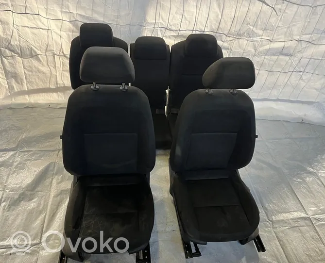 Skoda Roomster (5J) Заднее сиденье 5J0881032