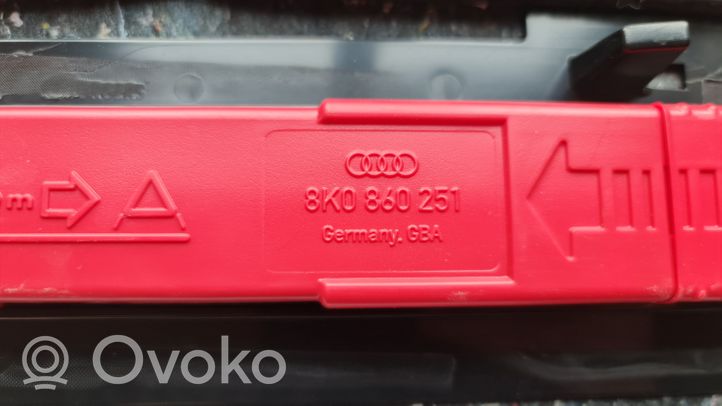 Audi A5 8T 8F Garniture panneau latérale du coffre 4L0867468