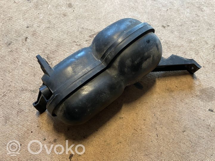 Audi TT Mk1 Tyhjiösäiliö 8N0131541