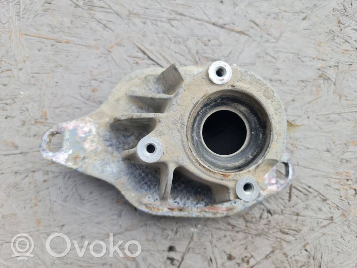 Volvo V70 Etuiskunvaimentimen kannake 8672094