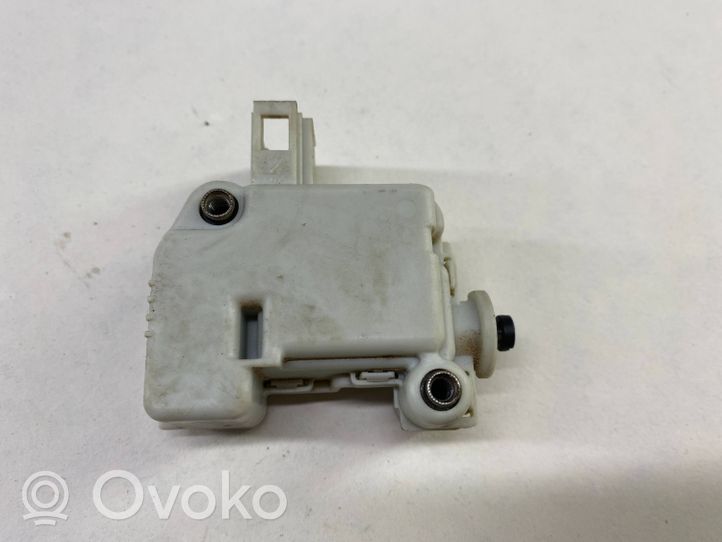 Volkswagen Bora Motorino di blocco/chiusura del portellone del bagagliaio 3B5827061B