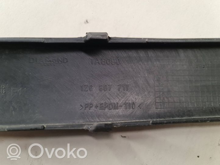 Skoda Octavia Mk2 (1Z) Modanatura separatore del paraurti anteriore 1Z0807717