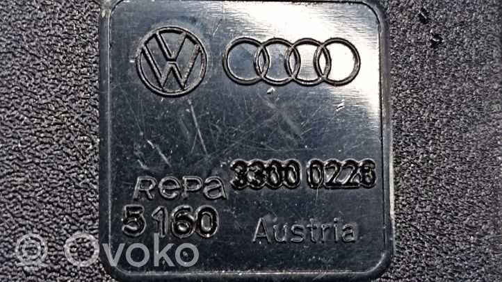 Volkswagen Golf IV Pas bezpieczeństwa fotela tylnego środkowego 33000226