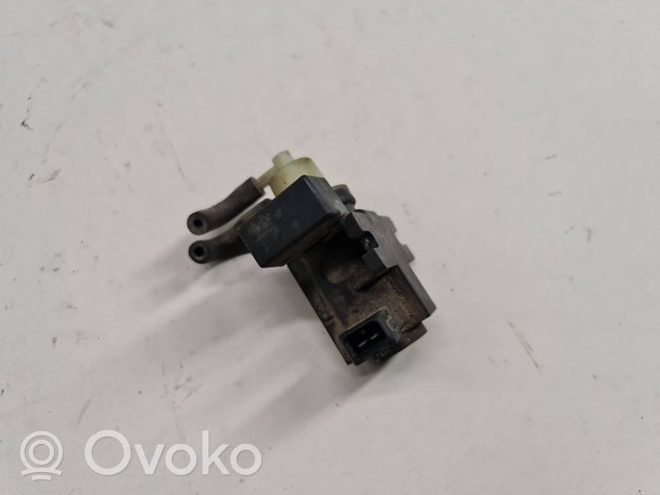 Opel Zafira B Zawór podciśnienia / Elektrozawór turbiny 55563534